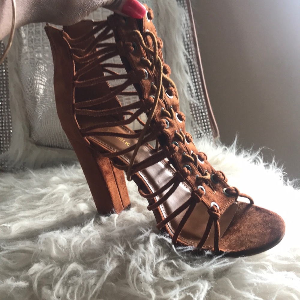 Strap up thick heel